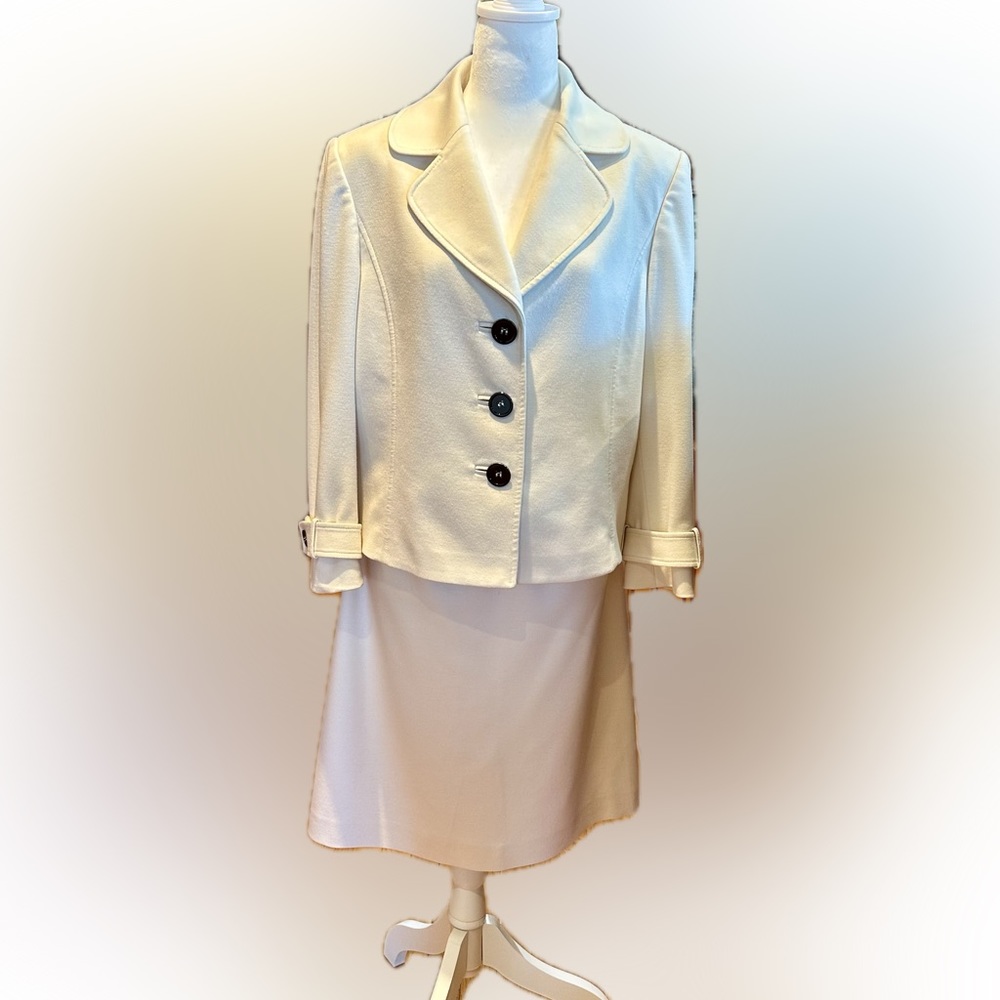White Tahari Arthur S. Levine 2-Piece Belted Suit Size 12.